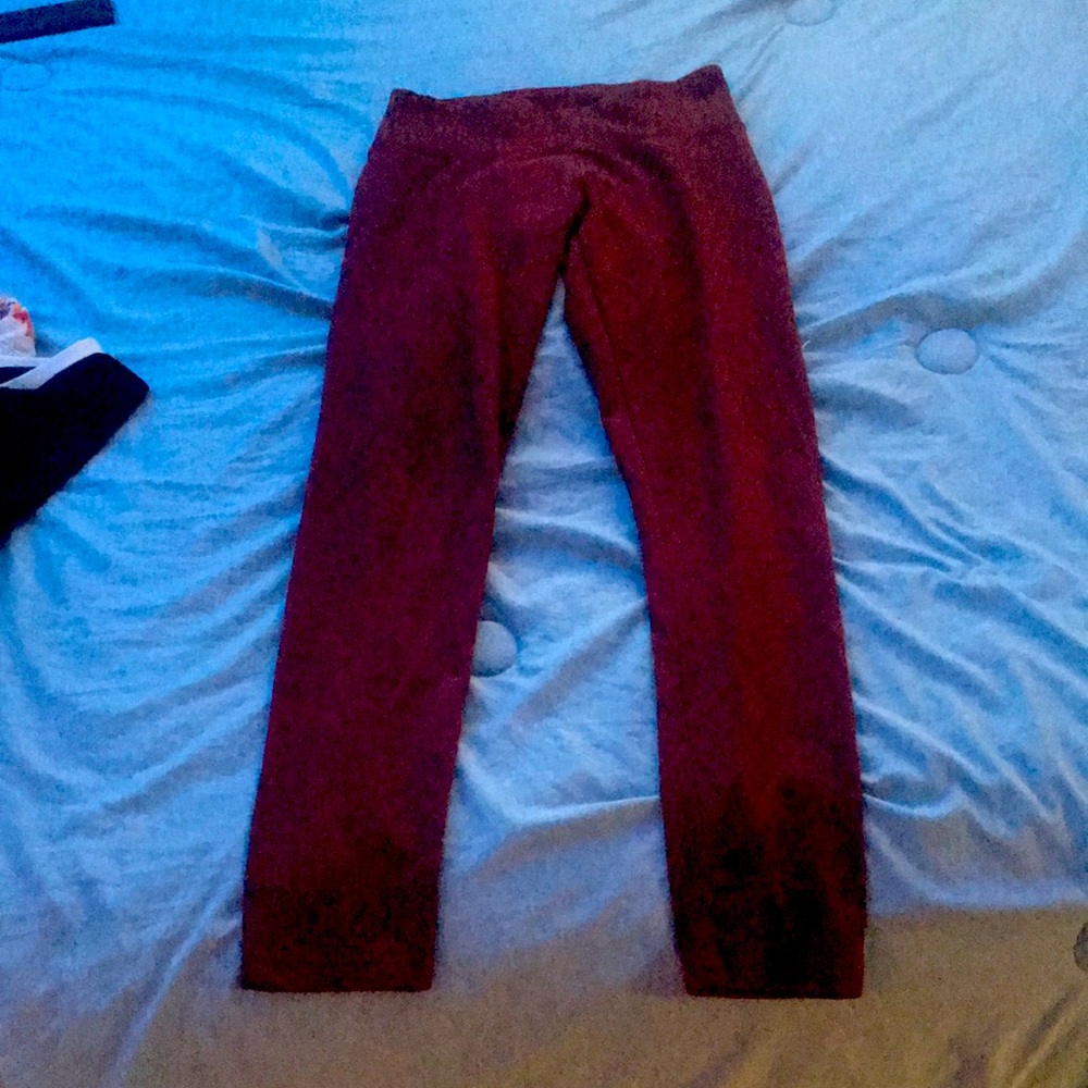 Maroon leggings, regular rise, short inseam